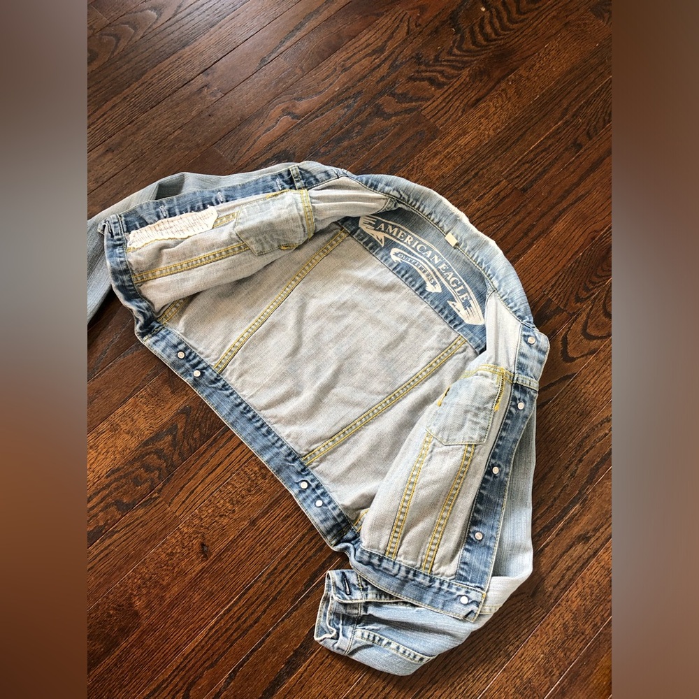 American Eagle Women’s M Blue/Gray Distressed Short Cotton Jean Jacket - EUC! - Picture 5 of 12